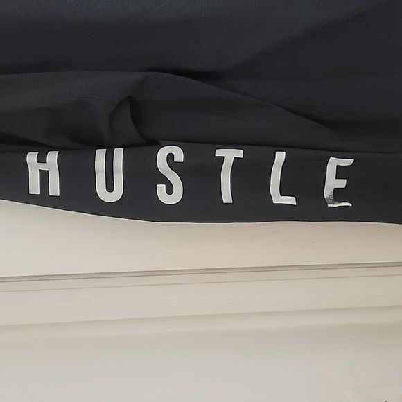 Spoiler Alert Size L Black "Hustle Hard" NYC Skyline Graphic Long Sleeve T Shirt - Picture 3 of 8